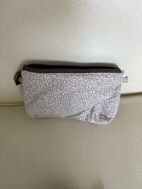thirty-one Neutral Leopard Print Zip Cosmetic Pouch